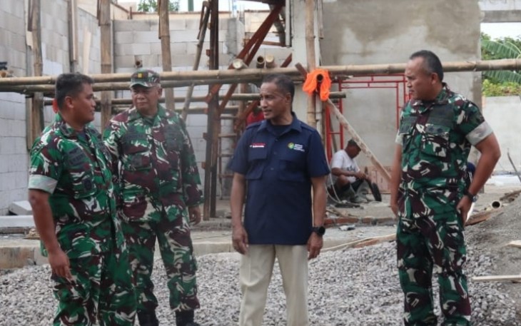 Danrem 081/DSJ Kolonel Arm Untoro Hariyanto saat meninjau pembangunan KDKMP di Kabupaten Ngawi