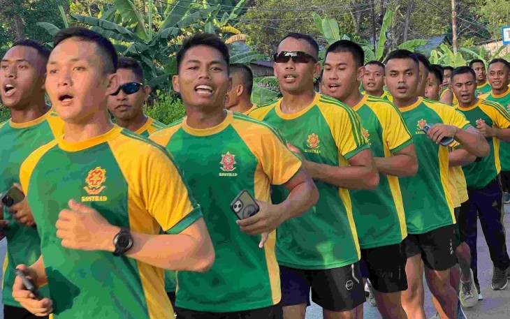 Lari pagi prajurit Satgas Yonarmed 12 Kostrad 