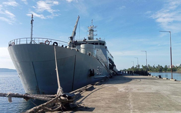 KRI Teluk Palu-523 sandar di dermaga Tawiri Kota Ambon, Rabu (14/1)