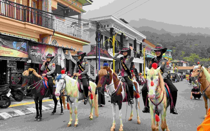 Patroli berkuda Polwan Polres Magetan, Minggu (18/1)