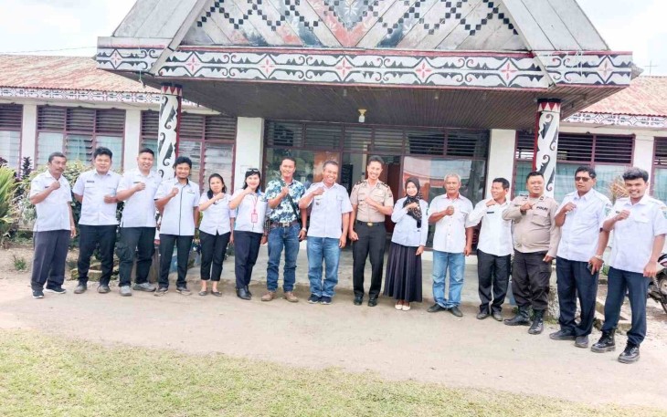 Foto bersama temu ramah di kantor Kecamatan Dolok Silau, Kamis (22/1)
