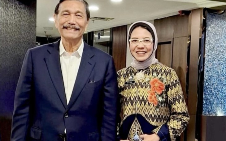 Karo Humas BGN Dr Khairul Hidayati bersama Luhut Binsat Panjaitan di Jakarta 