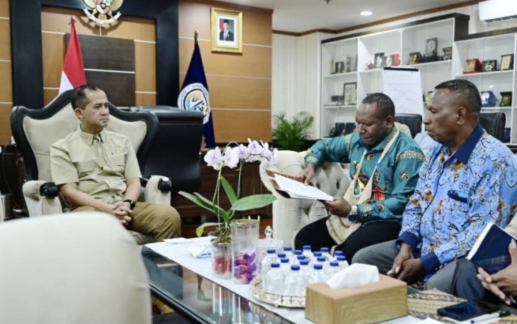 Mentras Iftitah saat menerima pemaparan Kepala BP3OKP PPS dan Bupati Boven Digoel di Jakarta 