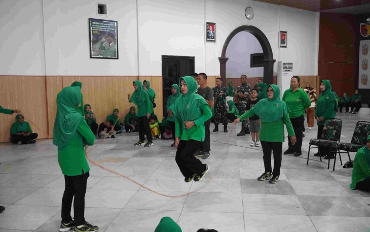 Permainan tradisional di HUT Persit KCK ke 80 Kodim Madiun 