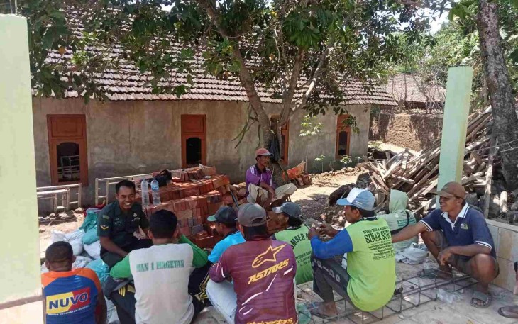 Komsos Babinsa bersama warga binaannya