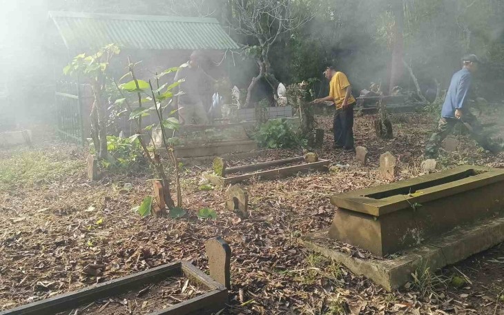 Tradisi gugur gunung warga Pandanwangi Kota Malang, Minggu (15/2)
