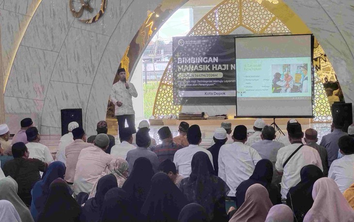 H Saefudin saat memberikan pembekalan bimbingan manasik haji nasional di masjid Jami Dhuyufur Rahman Kota Depok, Minggu (15/2)