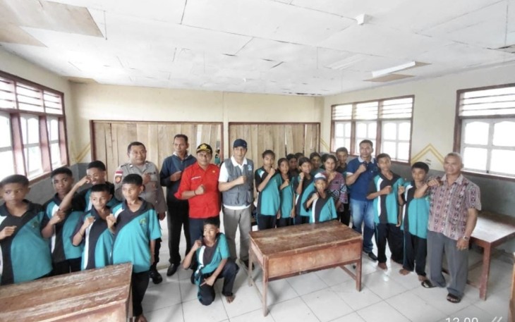 Foto bersama situasi SMPN 48 Sa Ate, NTT