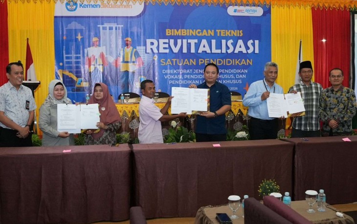 Ilustrasi penandatanganan perjanjian kerja sama revitalisasi sekolah 