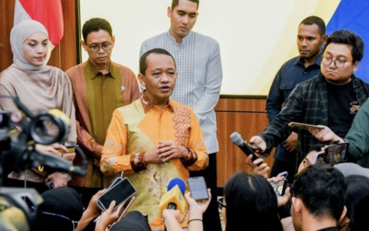 Menteri ESDM Bahlil Lahadalia saat memberikan keterangan pers di Jakarta, Selasa (3/3)