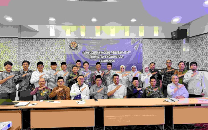 Ditjen PE2HU foto bersama kegiatan penyusunan modul pengendalian ekosistem ekonomi haji di Bogor, Jawa Barat, Minggu (8/3)