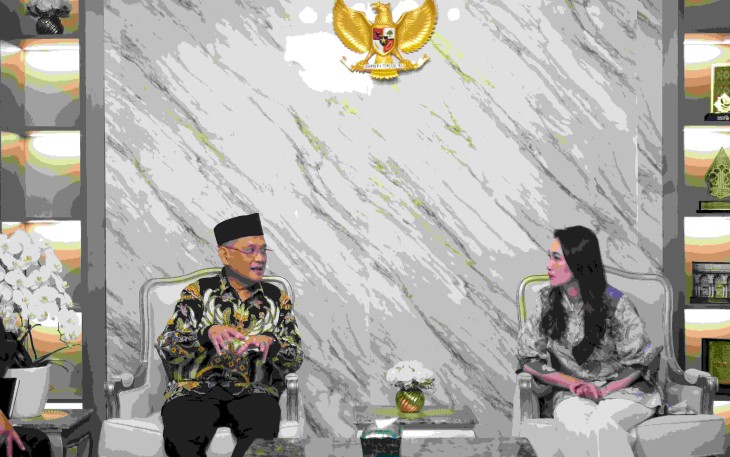 Menhaj Mochamad Irfan Yusuf bersama Gubernur Malut di Jakarta 