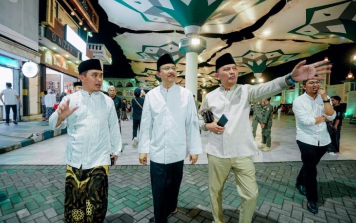 Mensos Saifullah Yusuf menikmati malam di Payung Madinah Kota Pasuruan 