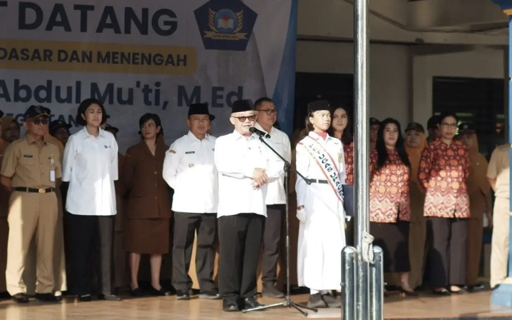 Mendikdasmen Abdul Mu'ti saat memberikan motivasi pelajar SMPN 2 Depok, Senin (30/3)
