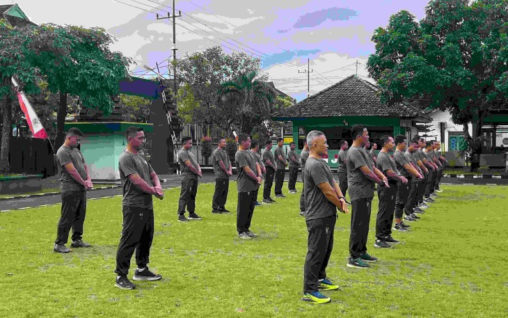 Pencak silat militer prajurit Kodim 0801/Pacitan