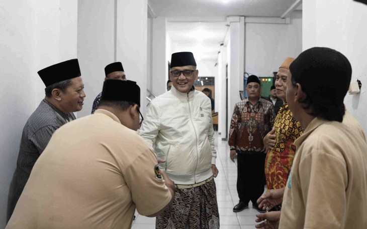 Menhaj Mochamad Irfan Yusuf saat kunjungan kerja di asrama haji Semarang, Jum'at (3/4)