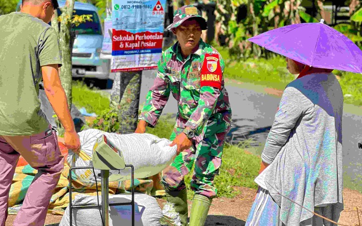 Bantu panen padi warga binaan