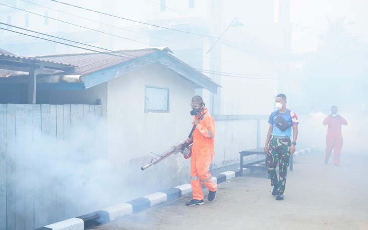 Fogging di komplek perumahan TNI AL