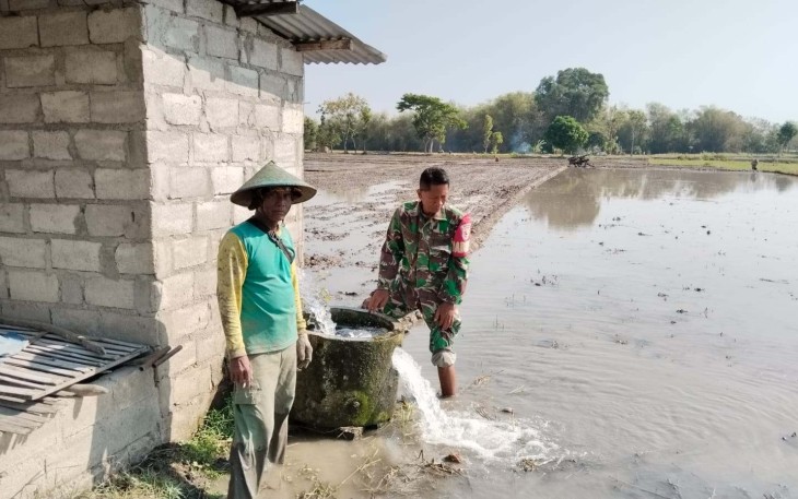 Bantu petani olah pengairan