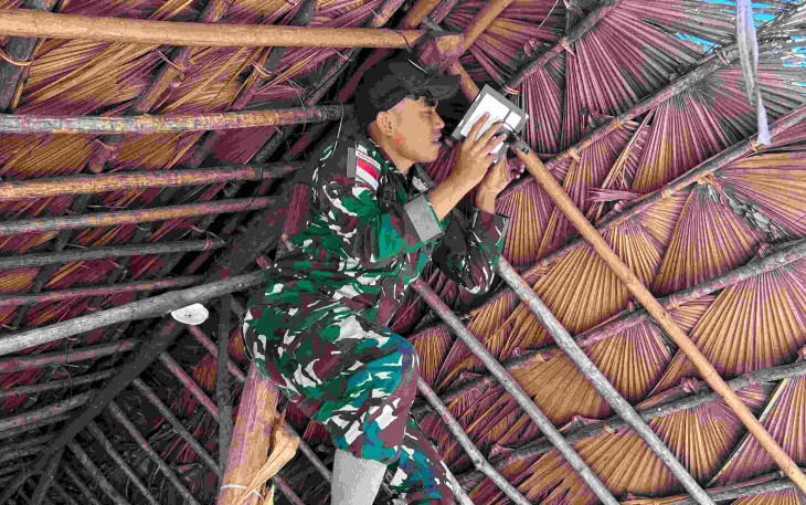 Lampu panel surya Yonarmed 12 Kostrad