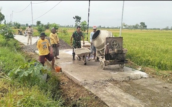 Rabat jalan desa binaan