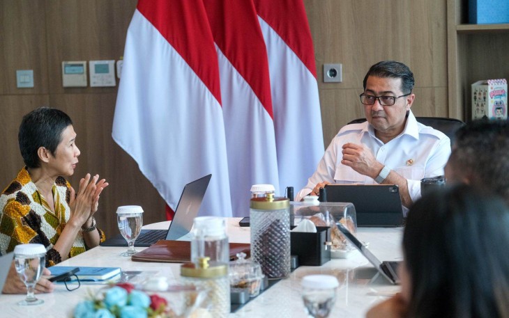 Menteri Ekraf Teuku Riefky Harsya