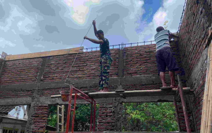 Pemasangan kolom rehab Musolla Baiturrahim 
