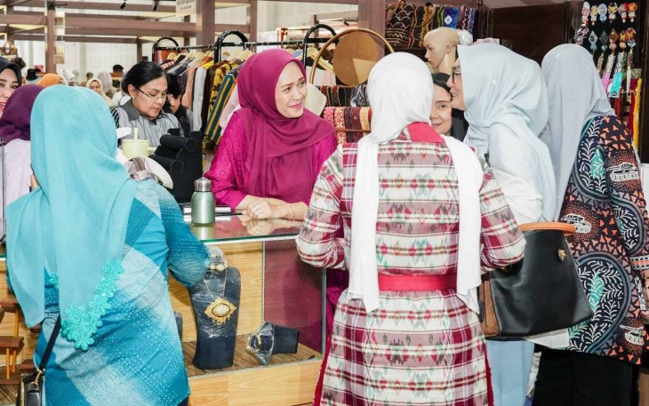 Antusias pengunjung di both Helsgallery