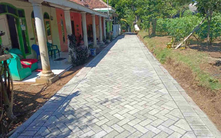 Pavingisasi jalan Dusun Klagin Desa Brabe