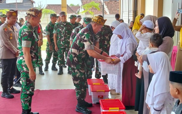 Tim Wasev TMMD ke-128 Kodim 0820/Probolinggo berikan bantuan sembako