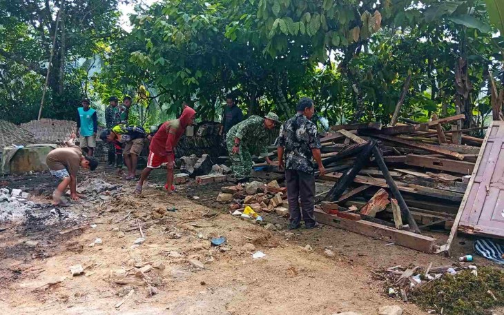 Pengerjaan RTLH di wilayah desa binaan