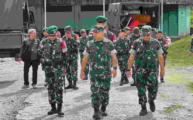 Kasrem 161/WS mengunjungi Satgas Yonarmed 12 Kostrad