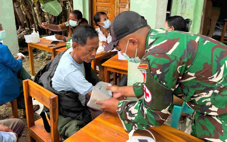Pelayanan kesehatan satgas Yonarmed 12 Kostrad