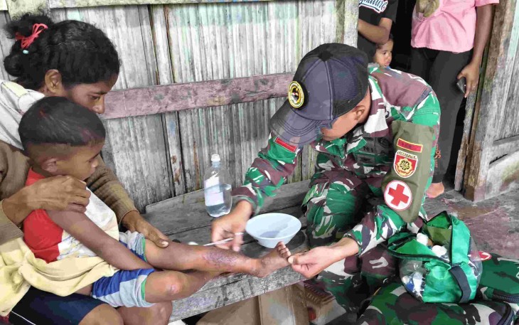 Pelayanan kesehatan satgas Yonarmed 12 Kostrad