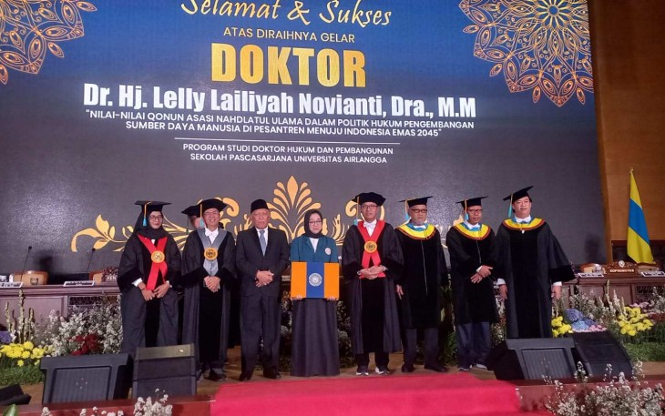 Hj Lelly Kikin lulus Cumlaude Doktor Unair