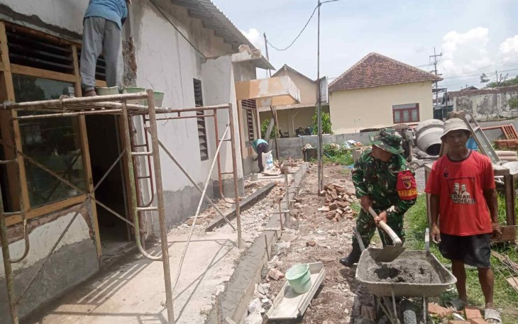 Kerja bakti di wilayah desa binaan