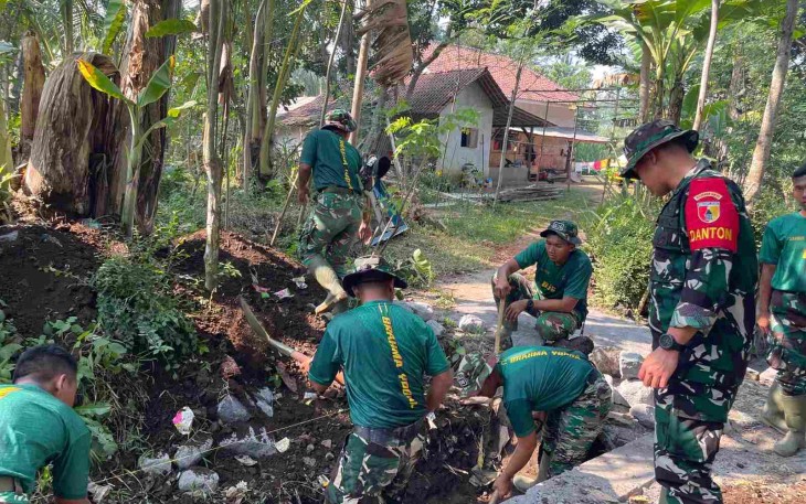 Pengerjaan drainase di dusun Lembenah