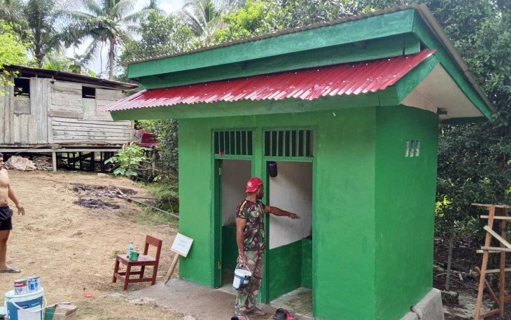 Pengerjaan rehab MCK di Kampung Sesor