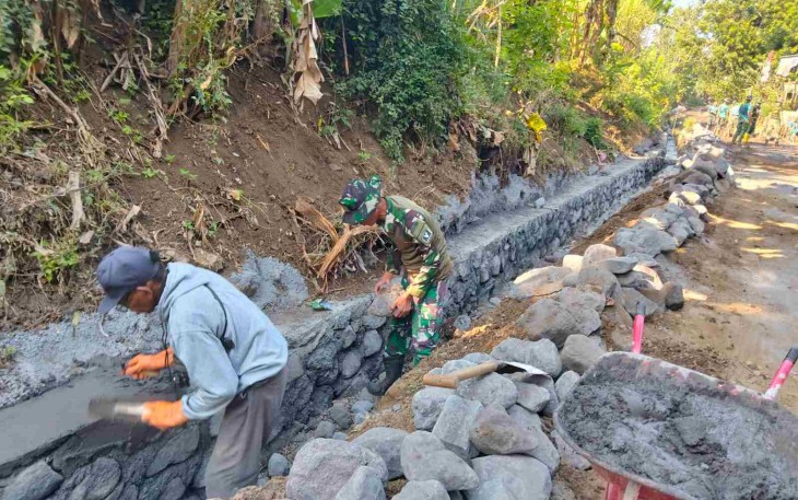 Pembangunan drainase di dusun Lembenah