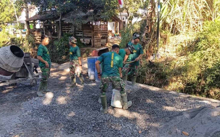 Pengerjaan rabat beton desa Ledok Tempuro