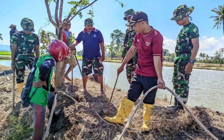 Pembasmian hama tikus di Desa Tanratuo