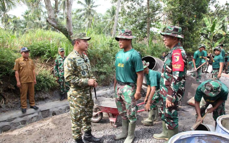 Dansatgas TMMD ke-129 Kodim 0821/Lumajang Letkol Arh Anton Subhandi