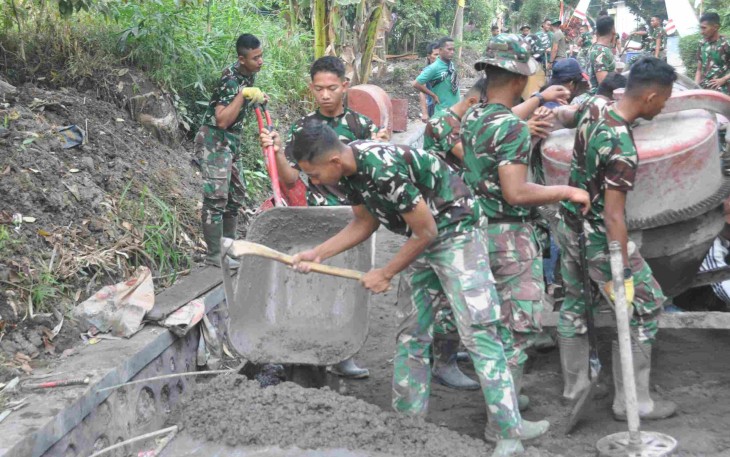 Pengecoran jalan dusun Lembenah