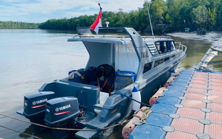 Hibah speed boat Bupati Teluk Bintuni