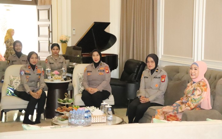 Anjangsana bersama Ibu Asuh Polwan