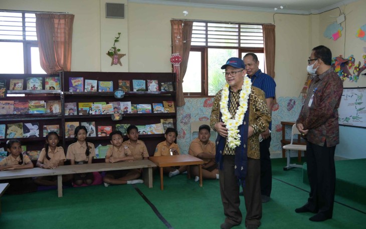 Mendikdasmen, Abdul Mu'ti dalam kunjungannya ke SDN 15 Dangin Puri, Kota Denpasar, Bali pada Jumat (2/10)