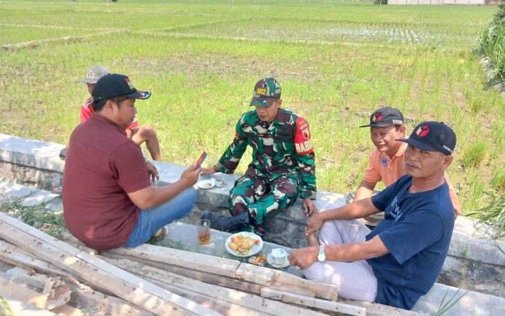 Komsos bersama warga desa binaan