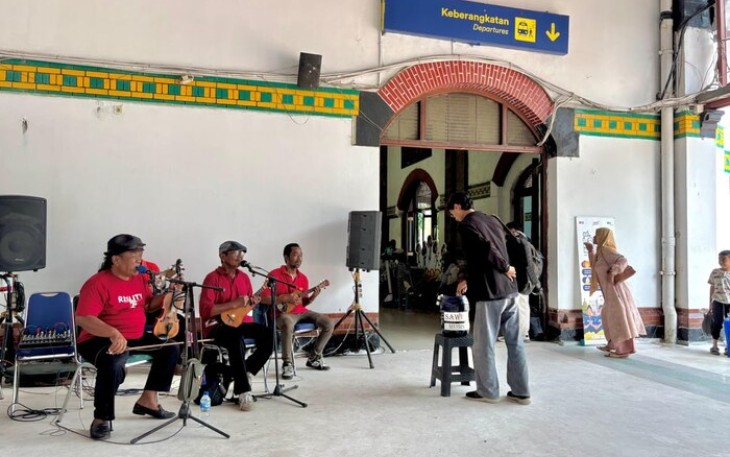Hiburan Musik dan Area Bermain Anak di Stasiun Semarang Tawang