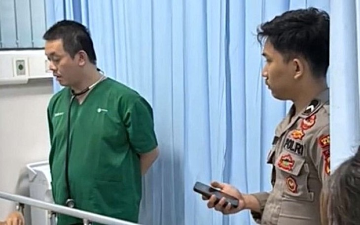 Polisi Evakuasi Warga Pingsan di Perum Citaville Bekasi