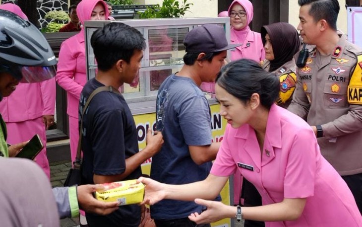 Jajaran Polresta Sidoarjo Bersama Bhayangkari Awali Tahun Dengan Aksi Sosial*